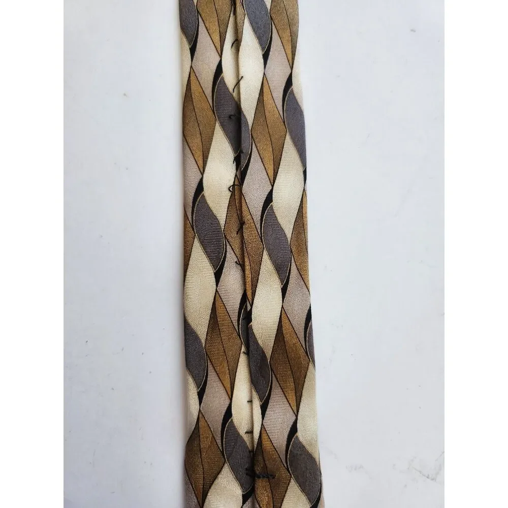 A classic silk necktie 100% silk from Facets